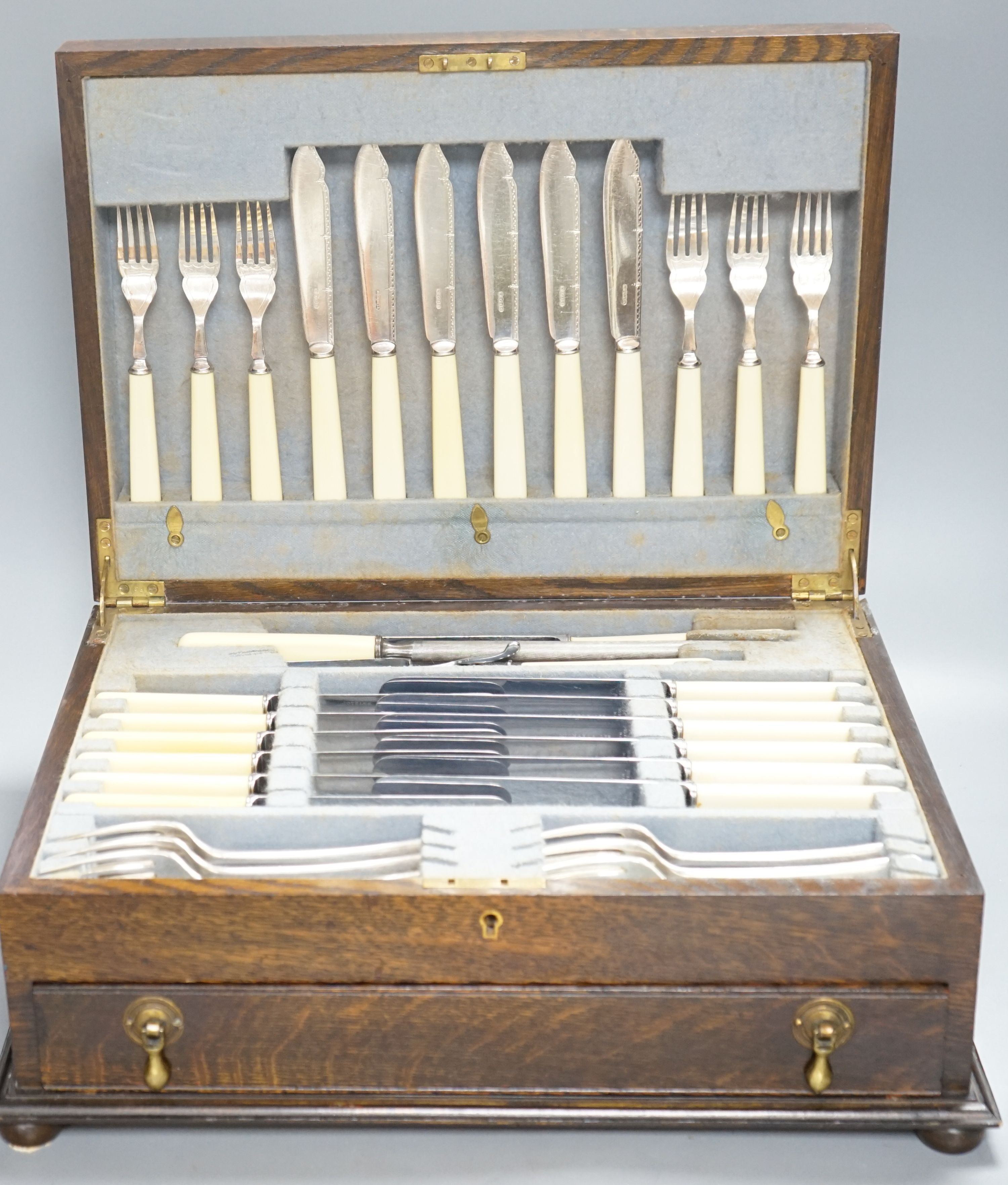 An oak cased canteen of plated cutlery and other flatware